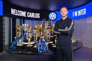OFICIAL: Carlos Augusto é reforço para a lateral esquerda do Inter de Milão