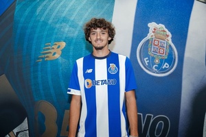 OFICIAL: Gui Guedes reforça FC Porto B por empréstimo do Almería