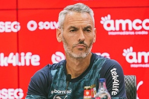 Vicens: "Não tenho capacidade para preparar dois jogos ao mesmo tempo"
