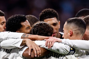 Real Madrid goleia com 'bis' de Mbappé e ascende à liderança em Espanha