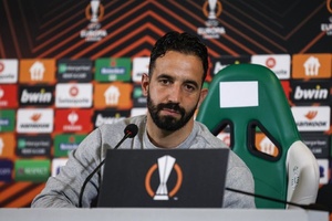 "O objetivo é o primeiro lugar e a passagem, mas a nossa prioridade é o campeonato"