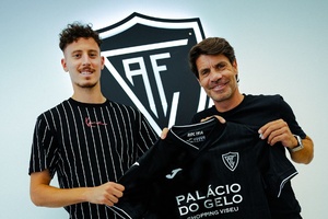 Nikos Michelis prolonga vínculo com o Académico de Viseu até 2028