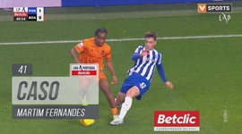 Liga Portugal Betclic: FC Porto vs Boavista, Cartão Amarelo Martim Fernandes, 41' (2024-2025)