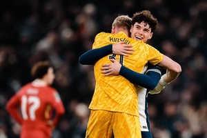 Tottenham bate Liverpool no final e ganha vantagem na Taça da Liga inglesa