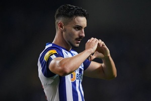FC Porto: Stephen Eustáquio lesiona-se ao serviço do Canadá e regressa mais cedo ao Olival