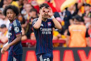 Lyon estreia-se na Ligue 1 com vitória sobre o Lens por 1-0