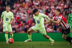 'Bis' de Lewandowski garante vitória do Barça no fecho da Liga