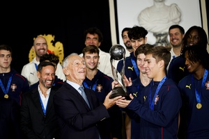 Presidente condecora seleção sub-17 com Ordem do Mérito após vitória mundial