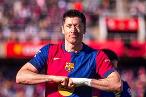 Barcelona vence dérbi com Girona e recupera liderança isolada