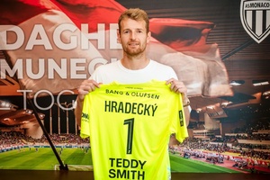 OFICIAL: Lukas Hradecky sai do Leverkusen e assina pelo Mónaco