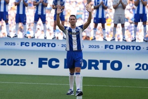 Luuk de Jong reforça ataque do FC Porto antes do duelo com Atlético de Madrid