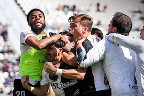 Farense resgata empate dramático com 10 homens em Penafiel