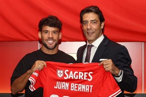 OFICIAL: Juan Bernat reforça Benfica por empréstimo do Paris Saint-Germain