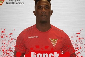 Mercado: Carlos Ponck no Desp. Aves por empréstimo do Benfica