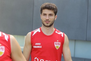 OFICIAL: Estugarda reforça defesa com jovem promessa Leonidas Stergiou