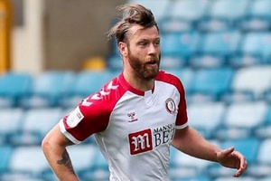 Inglaterra: Nathan Baker retira-se aos 31 anos devido a lesão na cabeça