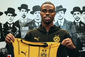 Dortmund, Mónaco e Roma inscrevem reforços na UEFA para duelos com três 'grandes'