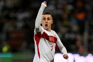 Kerem Aktürkoglu marca e garante Turquia no Mundial 2026