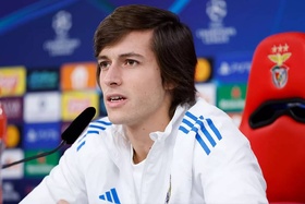 Liga dos Campeões: Carreras:"No maior clube do mundo depois de ter representado o maior de Portugal"