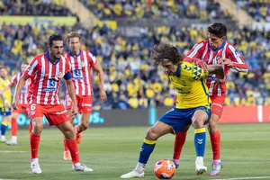 Atlético Madrid mais longe do líder Barcelona após derrota com Las Palmas