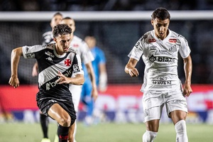Santos de Pedro Caixinha perde na estreia no Brasileirão