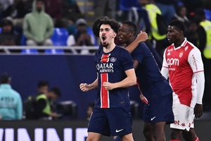 PSG conquista terceira Supertaça francesa consecutiva com vitória sobre o Mónaco no Qatar