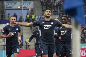 Hoffenheim bate Hamburgo e sobe aos lugares de acesso à 'Champions'
