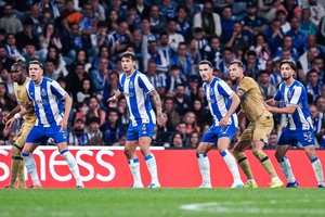 "Penálti por marcar" e "Liga da farsa": empate do FC Porto gera onda de críticas