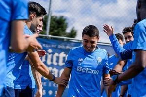 Médio português regressa aos treinos do FC Porto após grave lesão