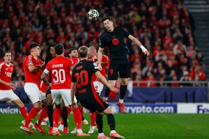 LC: Benfica perde com FC Barcelona e está mais longe dos ‘quartos’