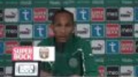 Liedson na conferência de imprensa de despedida