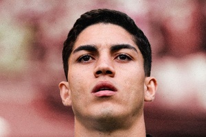OFICIAL: Jair Cunha troca Botafogo por Nottingham Forest e assina por cinco anos