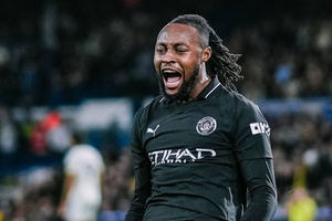 Manchester City vence Leeds com golo de Semenyo e pressiona líder Arsenal
