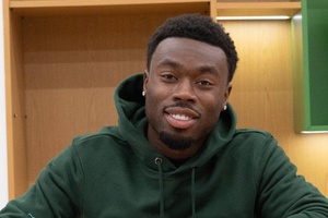 OFICIAL: Médio Nile John deixa Feirense e reforça Moreirense até 2029