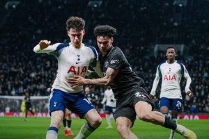 City desperdiça vantagem em casa do Tottenham e deixa Arsenal fugir na liderança