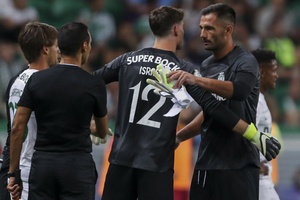 "O Sporting não precisa comprar guarda-redes. Adán é um líder e o Franco tem muito ptencial"