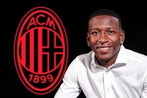 OFICIAL: Lateral equatoriano deixa Brighton e reforça AC Milan por cinco anos