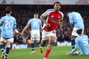 Inglaterra: Arsenal goleia Manchester City e mantém perseguição ao Liverpool