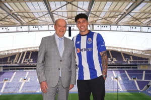OFICIAL: Jorge Sánchez é reforço do FC Porto por empréstimo do Ajax