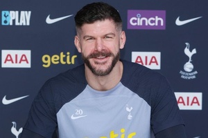 OFICIAL: Fraser Forster renova contrato e fica ligado aos spurs até 2025