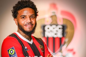 Valentin Rosier, de 'leão' a 'águia' no regresso ao futebol francês