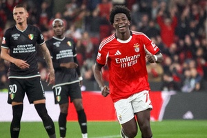 Treinador dos Juvenis destaca "geração mais talentosa" após estreias no Benfica