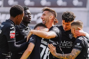 Jovens promessas brilham e levam Académico de Viseu à vitória sobre o Portimonense