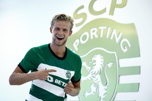 OFICIAL: Sporting contrata médio dinamarquês Morten Hjulmand por 18 ME